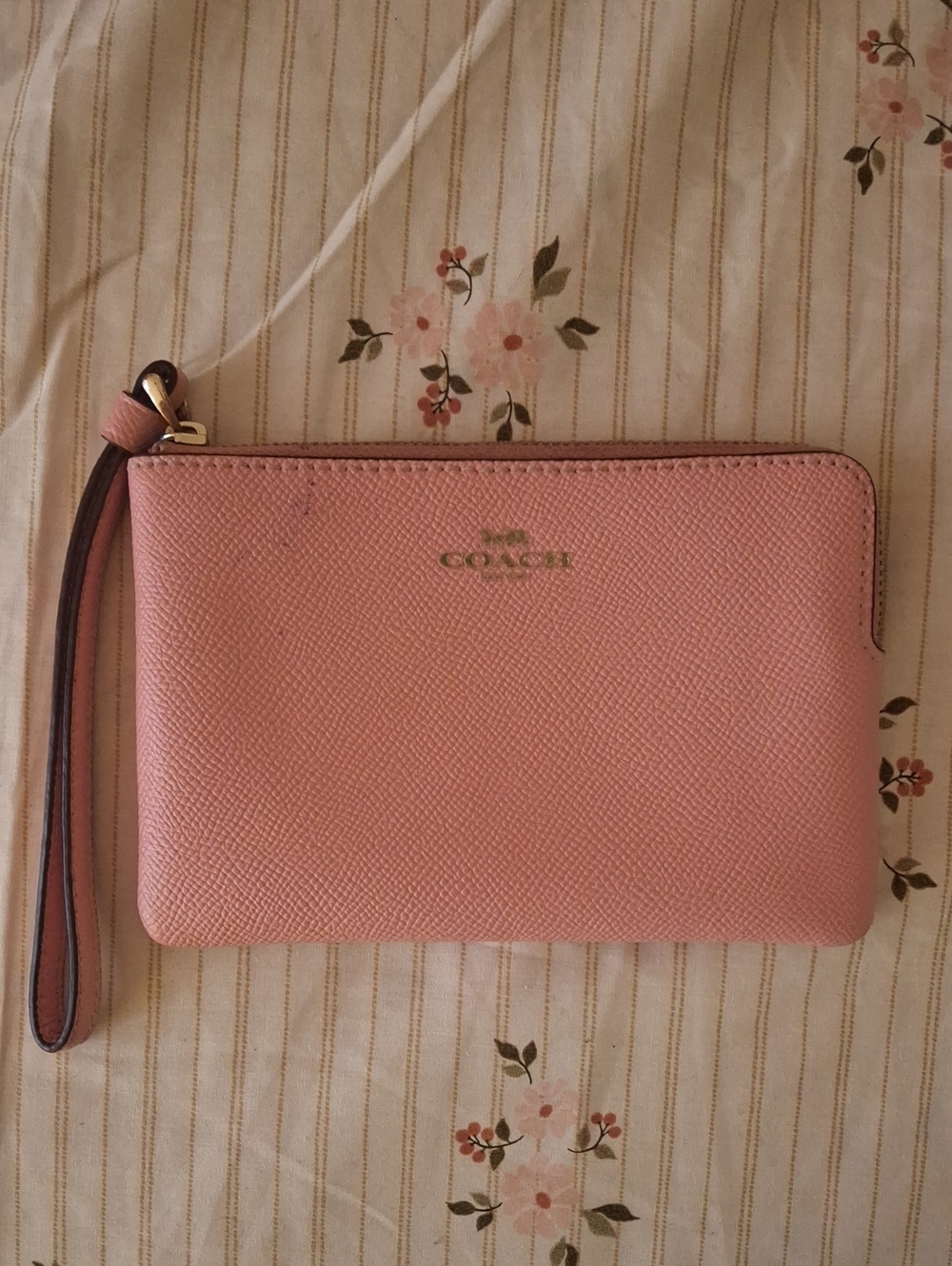 Coach Outlet Pink Coral Corner Zip Wristlet